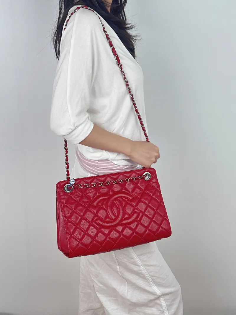 Chanel Shoulder Bag Tote Bag Red Grained Calfskin One Size 30 × 11 × 20 cm 17 — on-model view 2 of 3