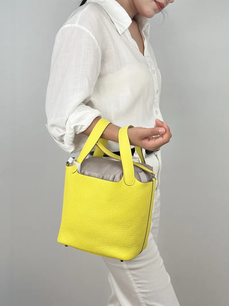 Hermès Top Handle Bag Picotin Lock 18 189N Taurillon Clemence TC Calfskin Small18 × 13 × 18 cm — on-model view 1 of 2