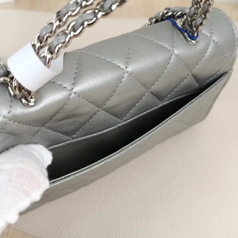 Chanel Crossbody Bag kelly Silver Calfskin One Size18 × 4.5 × 10 cm — detail view 3 of 8