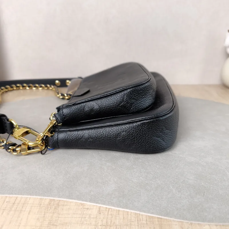 Louis Vuitton Crossbody Bag Multi Pochette Accessoires Black Calfskin Small 25 × 4.5 × 14.5 cm — detail view 5 of 12
