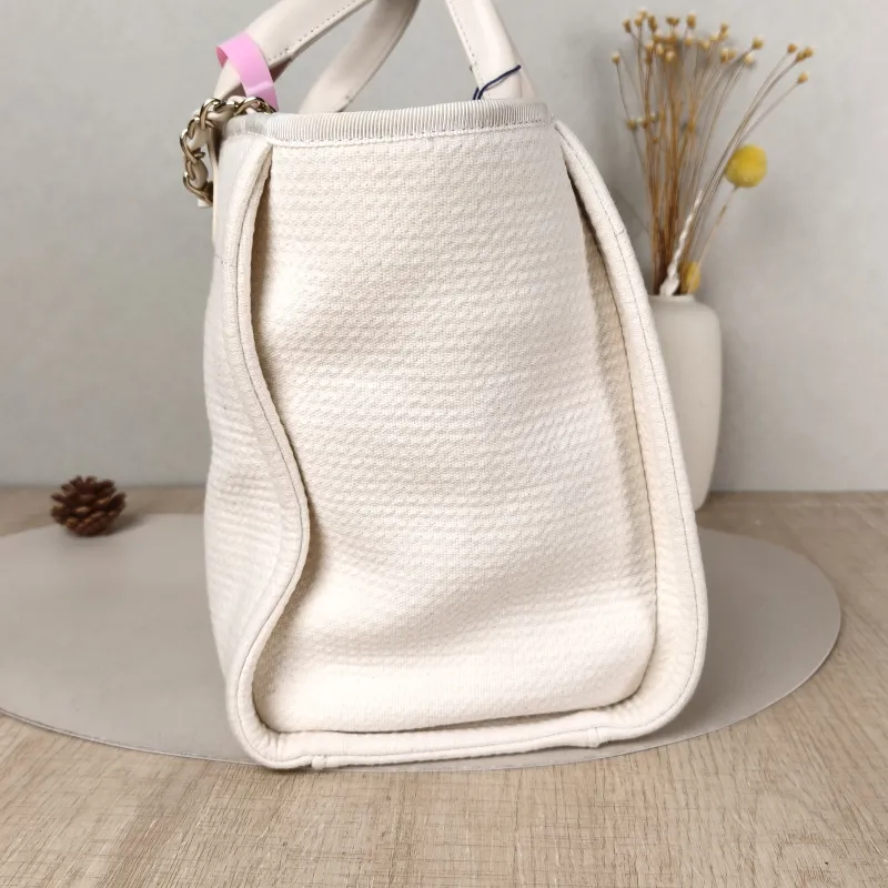 Chanel Shoulder Bag White Canvas One Size 32 × 16 × 23 cm — detail view 12 of 17