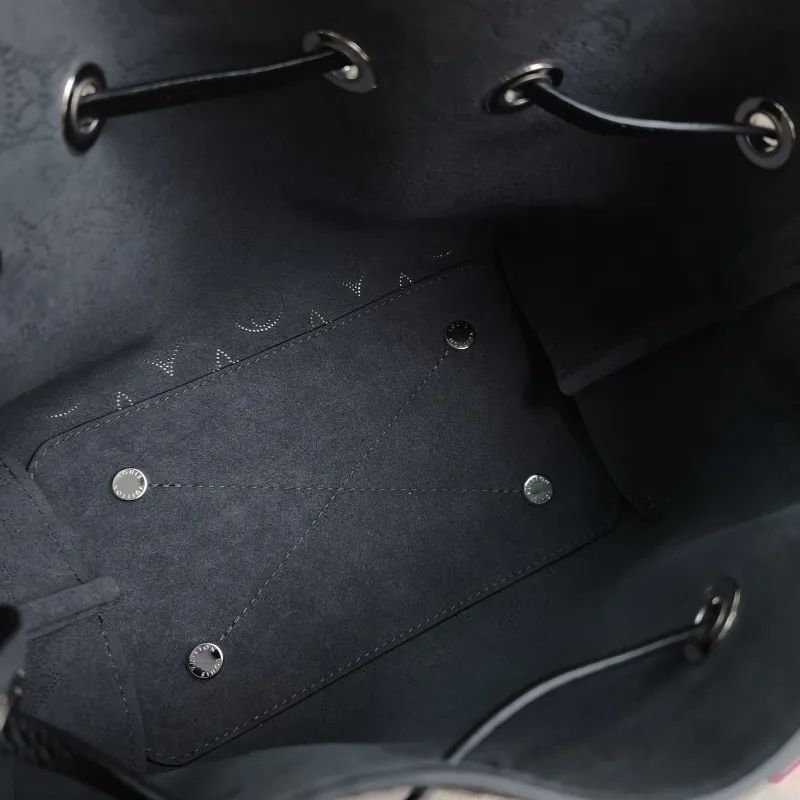Louis Vuitton Crossbody Bag BELLA Black Calfskin One Size 22 × 14 × 19 cm — detail view 1 of 9
