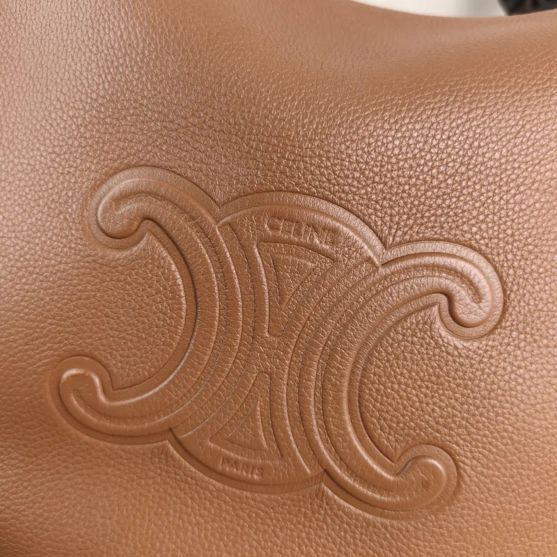 CELINE Shoulder Bag HELOISE TRIOMPHE Calfskin Medium 28.5 × 8 × 30 cm — detail view 4 of 10