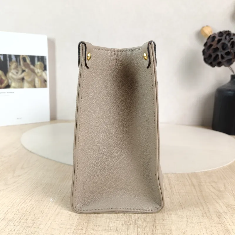 Louis Vuitton Shoulder Bag Onthego · White Empreinte Embossed Calfskin Small25 × 11.5 × 19 cm — detail view 4 of 12