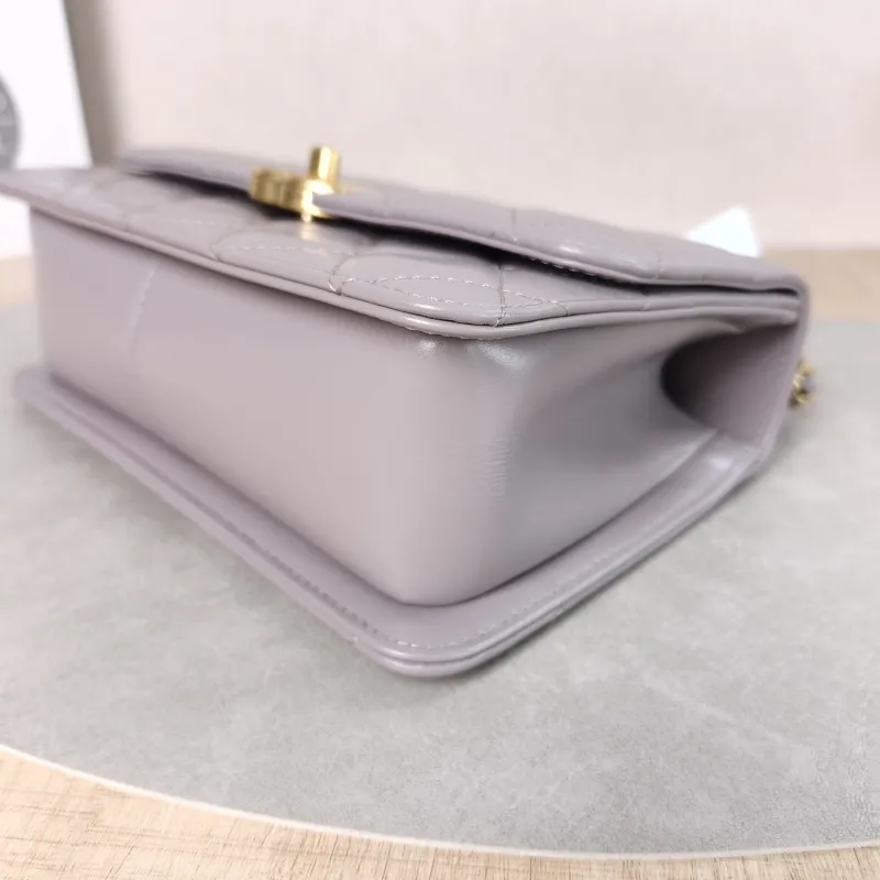 Chanel Crossbody Bag woc Calfskin Medium22 × 8 × 14.5 cm — detail view 12 of 16
