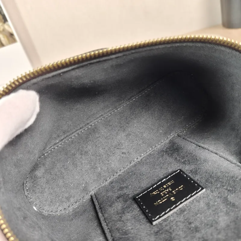 Louis Vuitton Shoulder Bag VANITY POUCH Cosmetic Bag Monogram PVC One Size19 × 6.5 × 11.5 cm — detail view 4 of 14