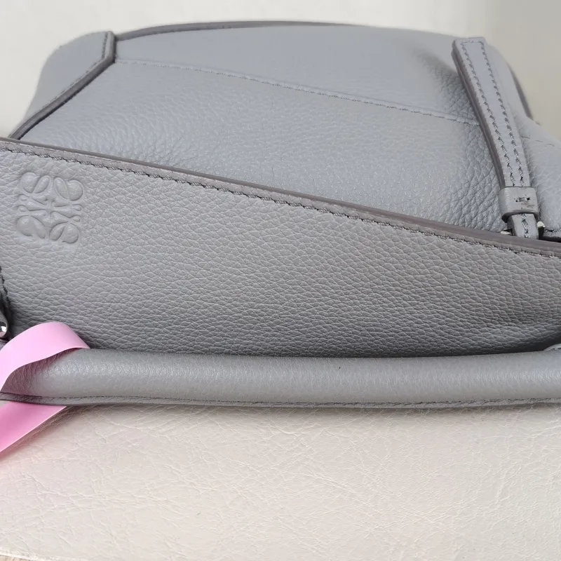 LOEWE Crossbody Bag Puzzle Grey Calfskinmini18 × 8 × 12.5 cm — detail view 5 of 11