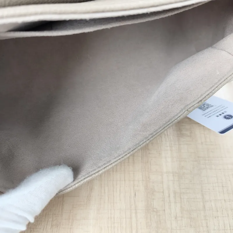 Louis Vuitton Crossbody Bag Favorite Empreinte Embossed Calfskin Monogram Medium24 × 9 × 14 cm — detail view 6 of 18