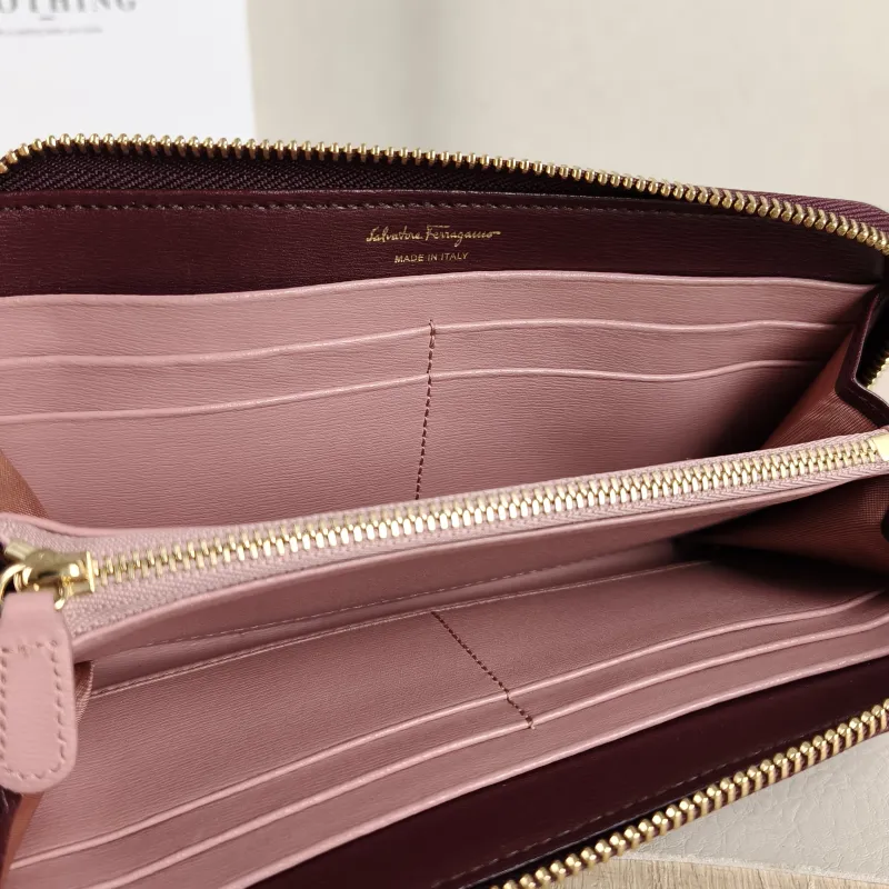 FERRAGAMO Wallet Wallet Red Calfskin One Size19 × 2 × 10.5 cm — detail view 7 of 11