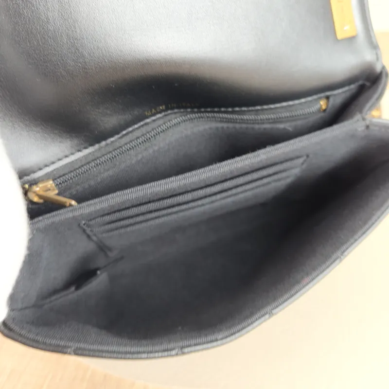 Chanel Crossbody Bag 23k 19 hobo Black Calfskin One Size 18 × 4 × 12 cm — detail view 1 of 12
