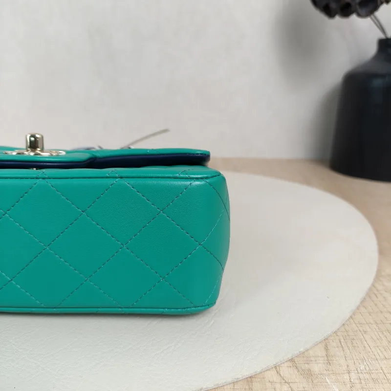 Chanel Crossbody Bag mini Green Lambskin mini20 × 6 × 12 cm — detail view 14 of 17
