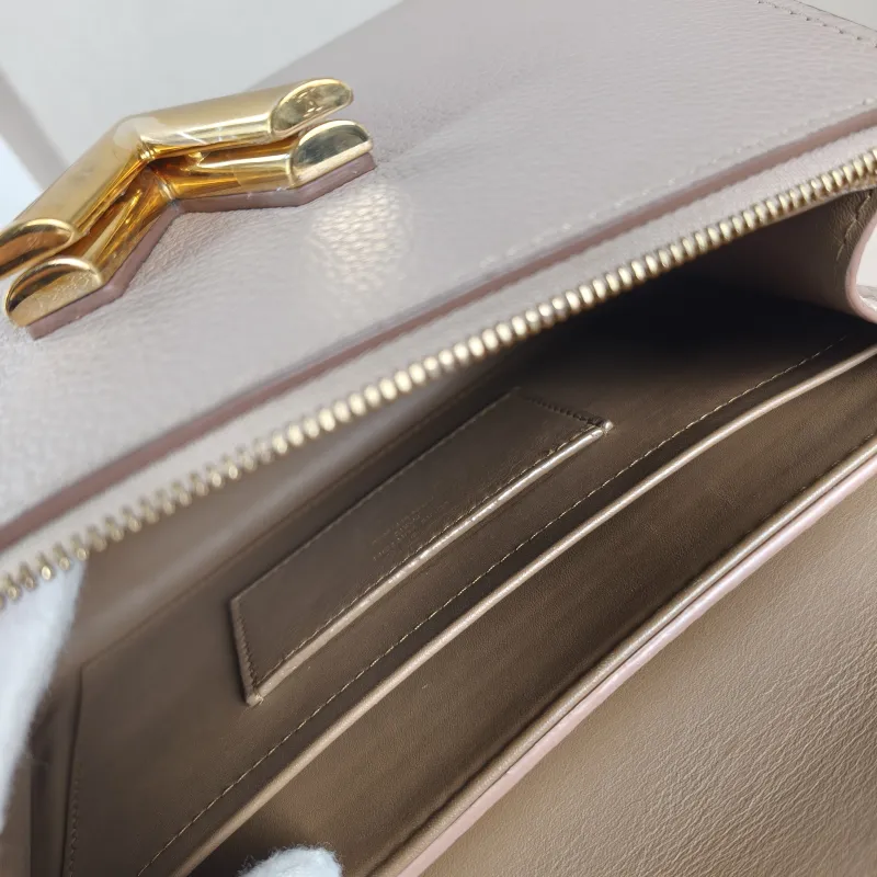 Louis Vuitton Crossbody Bag Twist One Handle Edition Calfskin Small 25 × 11 × 17 cm Conditioned — detail view 4 of 13
