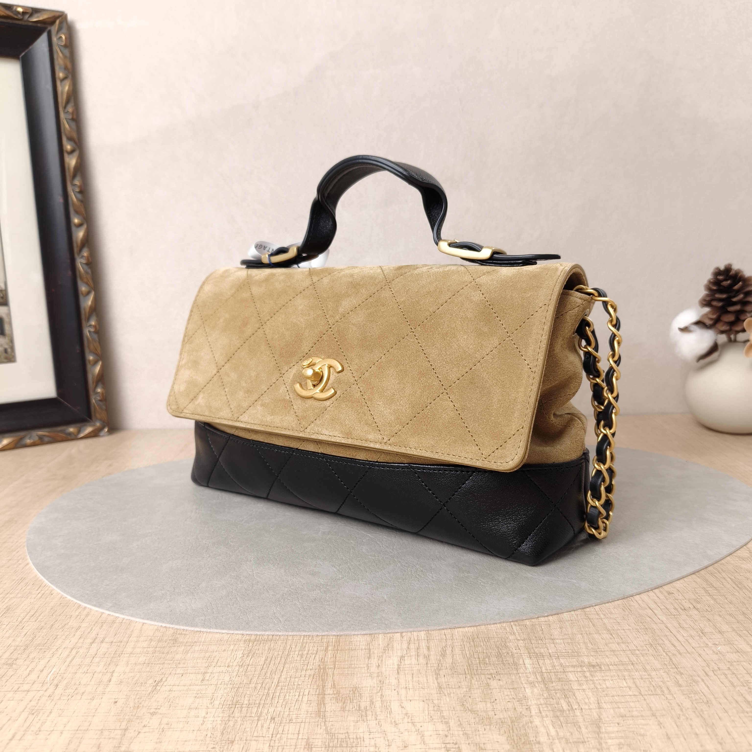 Chanel Crossbody Bag25a Top Handle Crossbody Bag · Black Suede29 × 8 × 18 cm — cover view 5 of 5