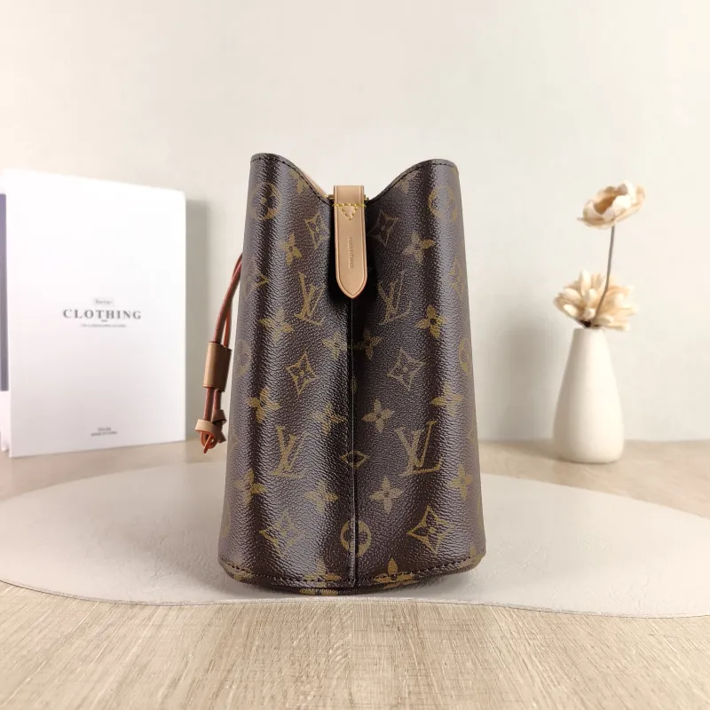 Louis Vuitton Crossbody Bag NÉONOÉ Bucket Bag BB Monogram PVC BB 20 × 13 × 20 cm — detail view 6 of 12