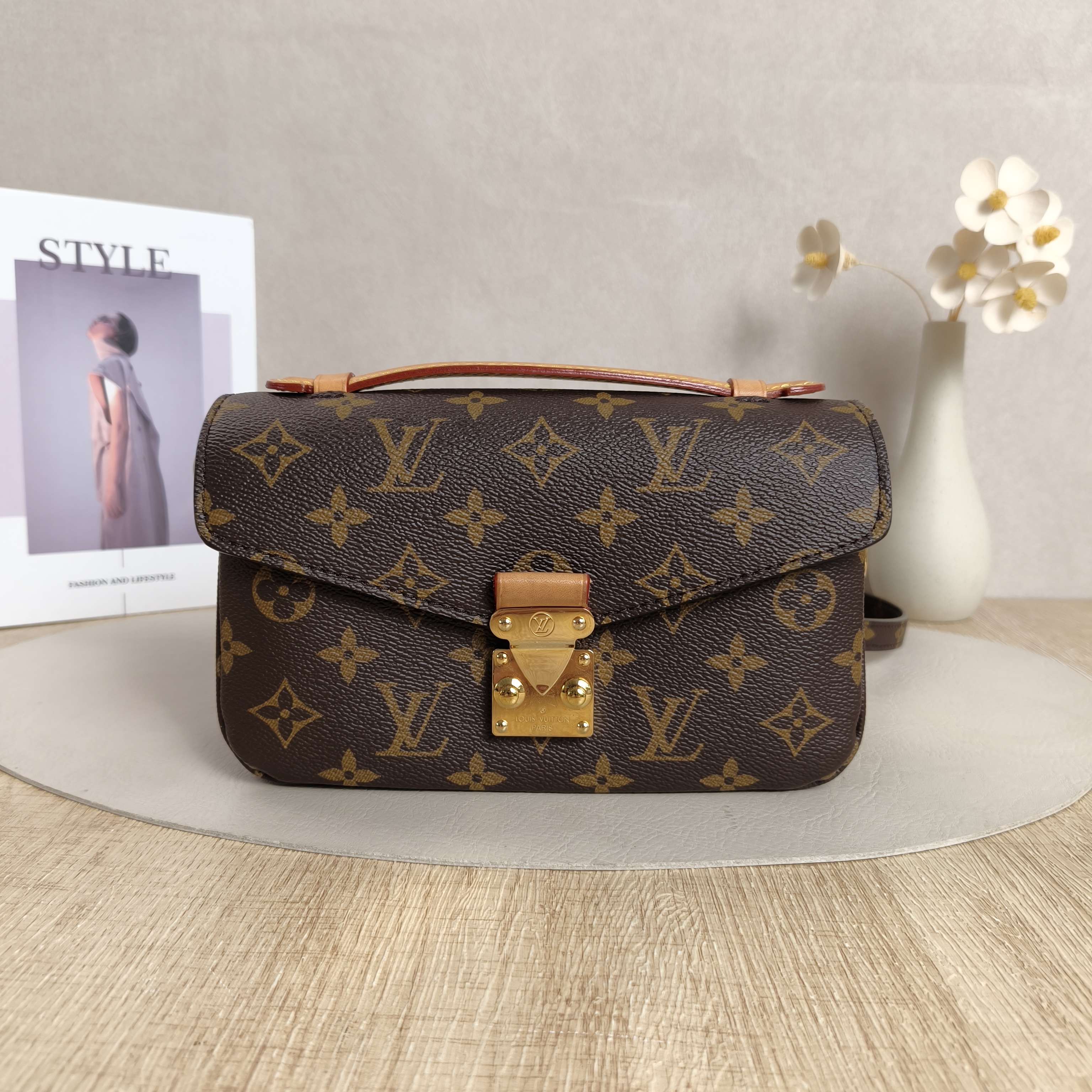 Louis Vuitton Crossbody Bag Pochette Métis East West Monogram PVC Small21.5 × 6 × 13.5 cm