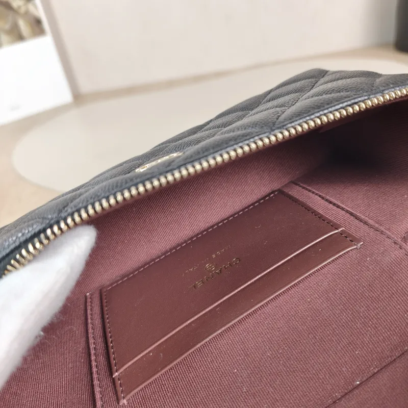 Chanel Crossbody Bag lp Box Bag Top Handle Crossbody Bag Black Calfskin One Size 19.5 × 5 × 17 cm — detail view 2 of 13