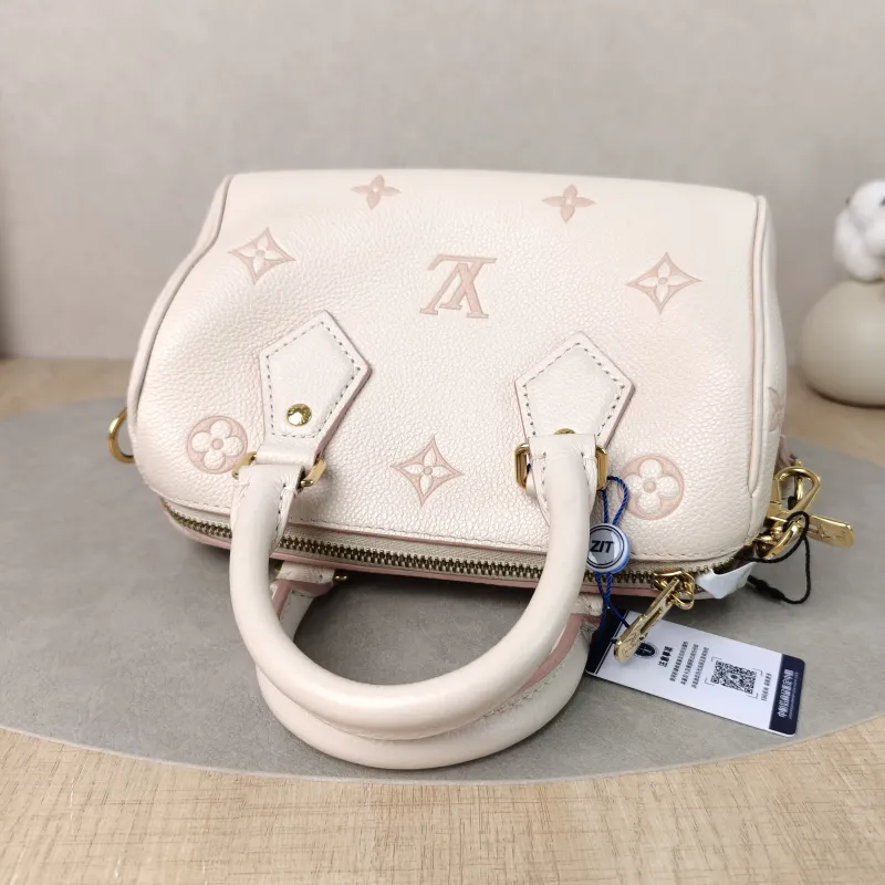 Louis Vuitton Crossbody Bag Speedy20Beige · Pink Empreinte Embossed Calfskin Small20.5 × 12 × 13.5 cm — detail view 10 of 12