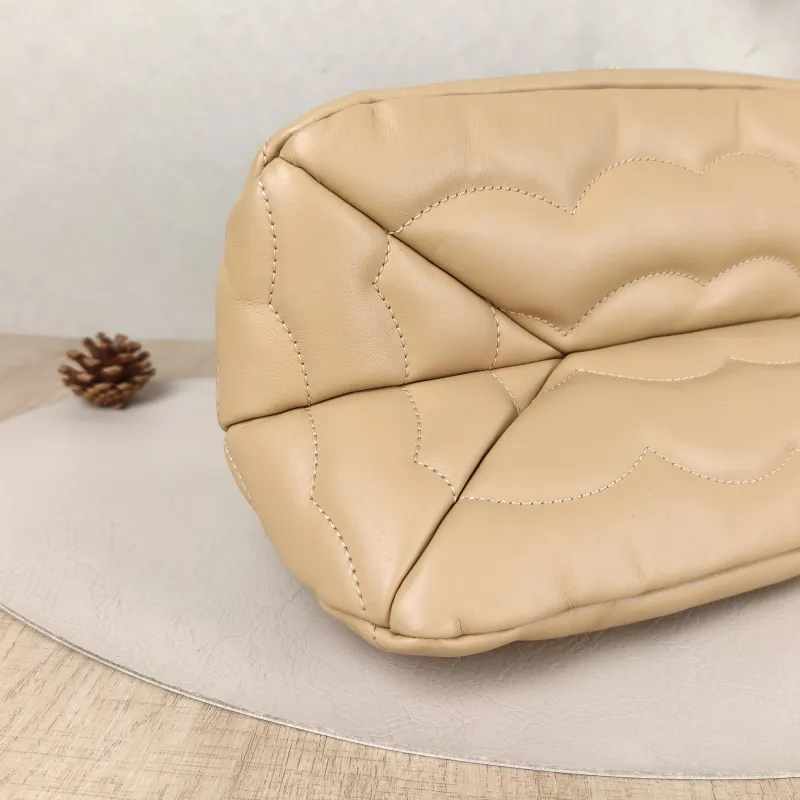 Chloé Shoulder Bag Shoulder Bag Taupe Calfskin One Size 31 × 17 × 14 cm — detail view 1 of 9
