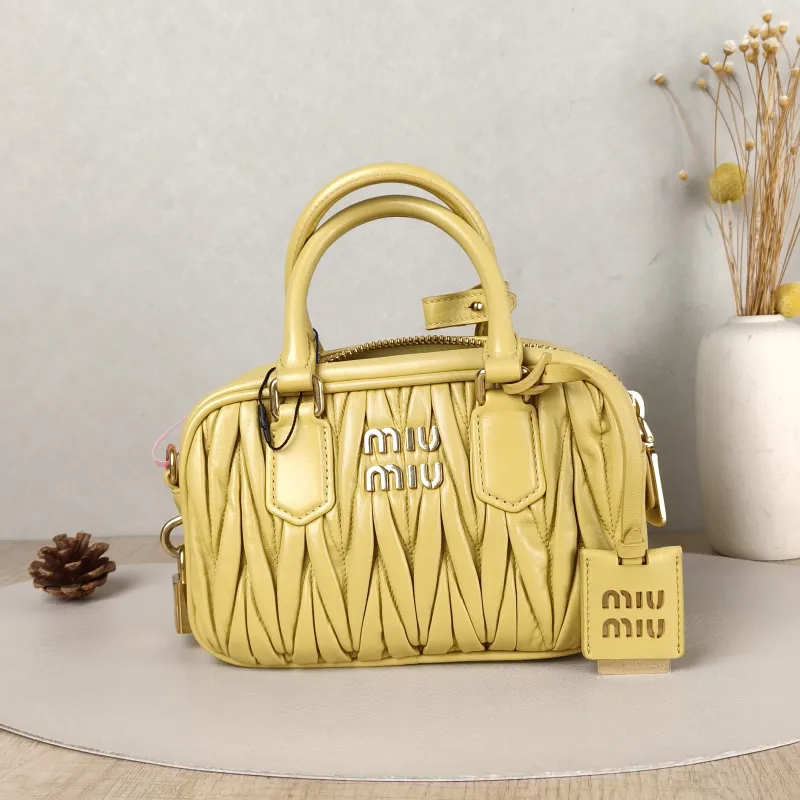 Miumiu Top Handle Bag Arcadie MatelasséCollection Edition Lambskin Small19 × 6 × 13 cm