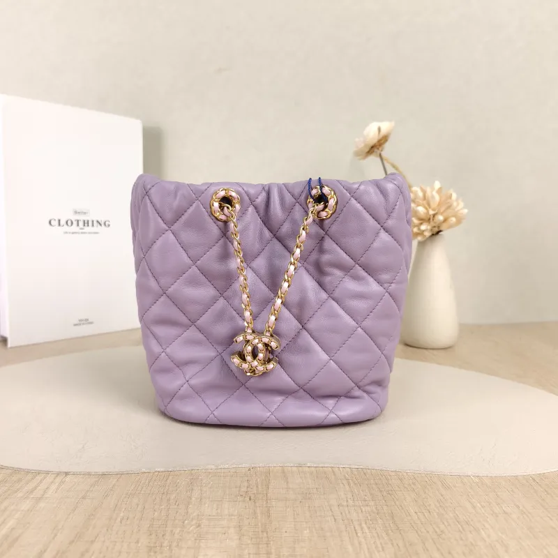 Chanel Crossbody Bag24p Lambskinmini17 × 12 × 18 cm