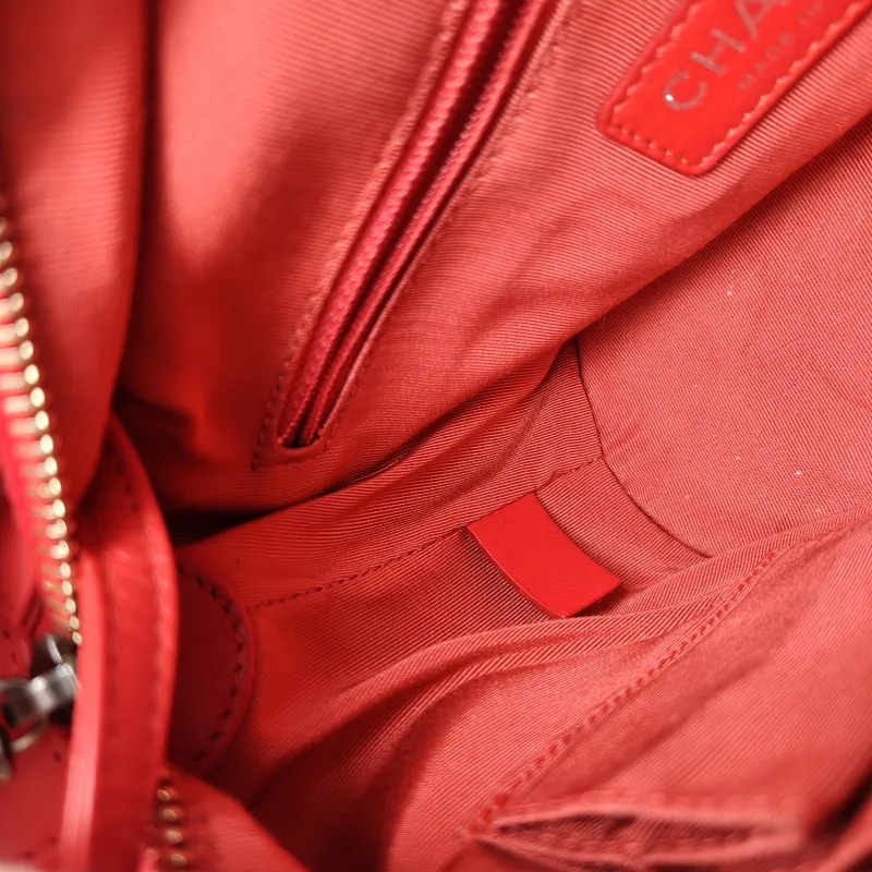 Chanel Crossbody Bag Gabrielle Gabrielle Bag Red CC alfskin Small20 × 8 × 15 cm — detail view 6 of 15