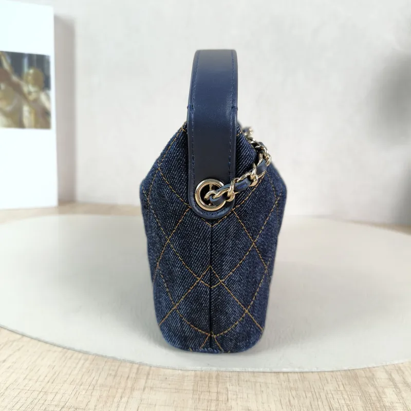 Chanel Crossbody Bag Navy One Size 21.5 × 7.5 × 19 cm — detail view 7 of 13