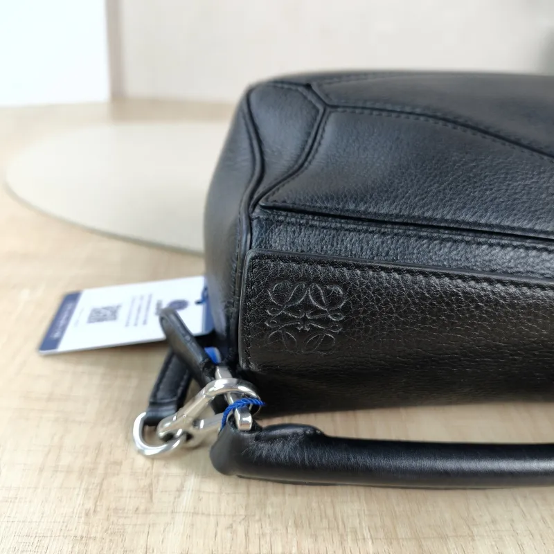 LOEWE Crossbody Bag Puzzle Black CC alfskin Mini 18 × 8 × 12.5 cm — detail view 11 of 11