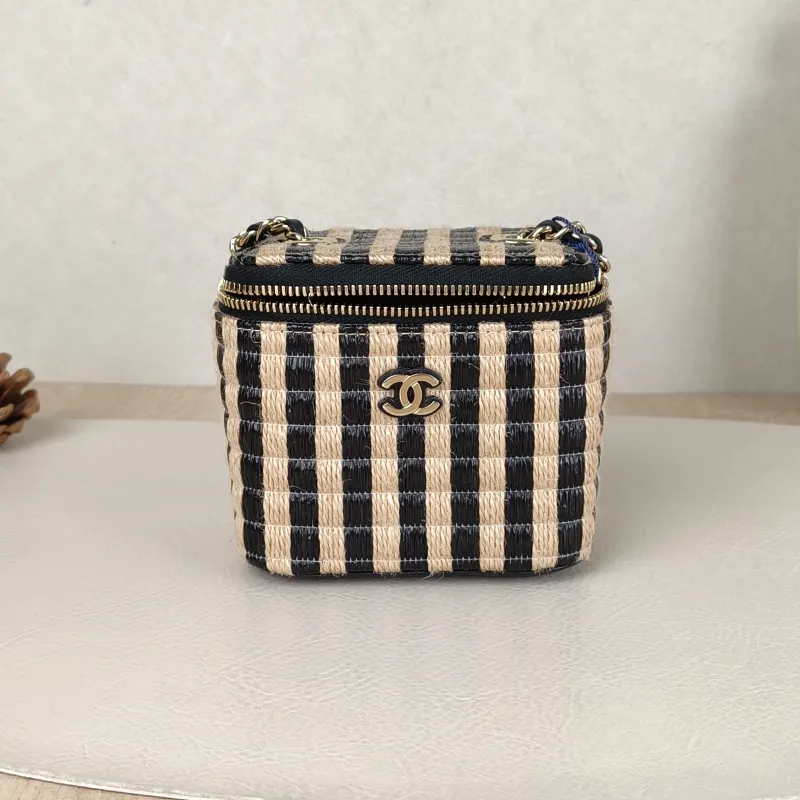 Chanel Crossbody Bag Edition Black Wovenmini11 × 7 × 9 cm — cover view 1 of 5