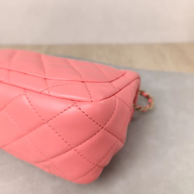 Chanel Crossbody Bag Pink Lambskinmini17 × 8 × 13.5 cm — detail view 2 of 19
