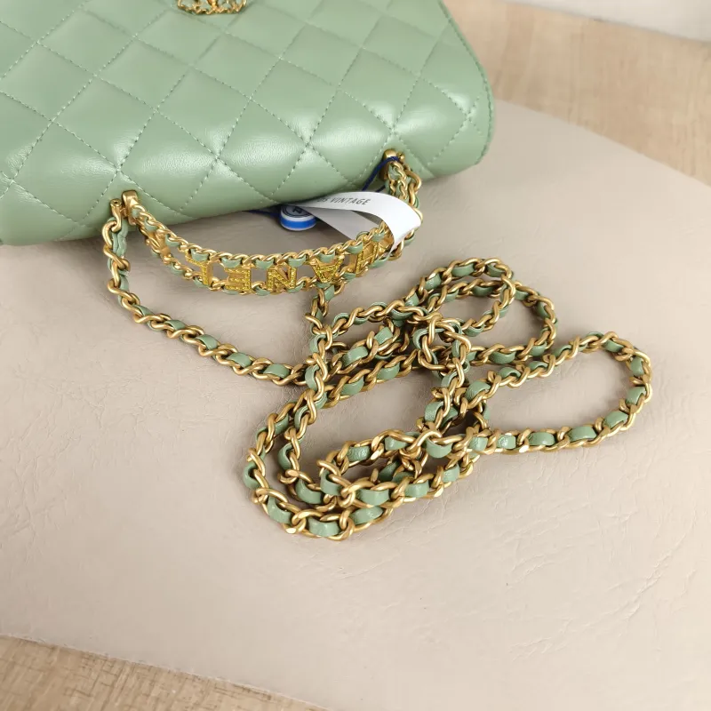 Chanel Crossbody Bag Edition woc Green Lambskin Mini 19.2 × 3.5 × 12.3 cm — detail view 10 of 13