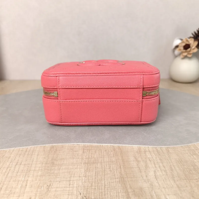 Chanel Crossbody Bag CC Filigree Vanity Cosmetic Bag Pink Grained Calfskin Small 17 × 7 × 13 cm 29 — cover view 5 of 6