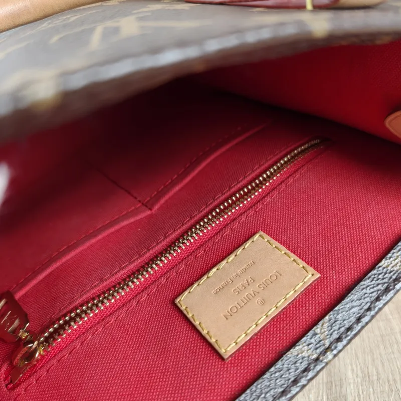 Louis Vuitton Crossbody Bag SAC PLAT BB BB Monogram PVC BB 21.5 × 9 × 22 cm — detail view 6 of 12