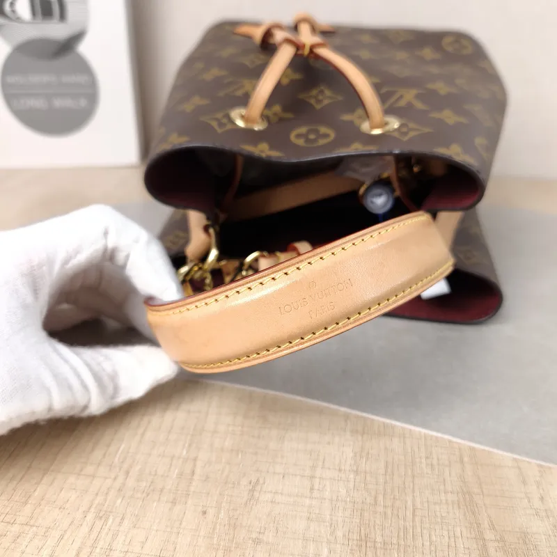 Louis Vuitton Crossbody Bag NÉONOÉ Bucket Bag BB Monogram PVC BB 20 × 13 × 20 cm — detail view 5 of 13