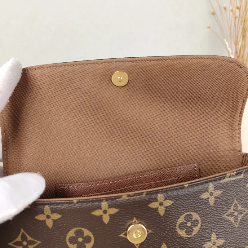 Louis Vuitton Crossbody Bag IVY Monogram PVC Small 23.5 × 4.3 × 12 cm — detail view 7 of 12