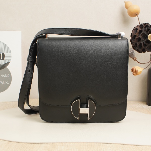 Hermès 2002-20Collection Shoulder Crossbody Bag Black Evergrain Calfskin D · Dust Bag · · 20 × 5 × 19 cm