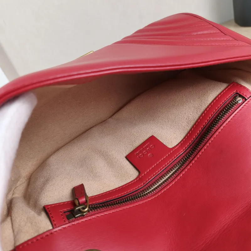 GUCCI Crossbody Bag GG Marmont Medium Marmont 26 Red Calfskin Medium 26 × 7 × 15 cm — detail view 3 of 13
