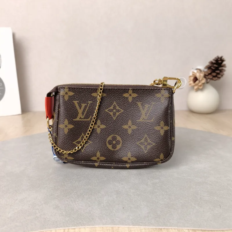 Louis Vuitton Clutch Mini Pochette Accessoires Monogram PVC Mini 15.5 × 4 × 10.5 cm — cover view 3 of 5