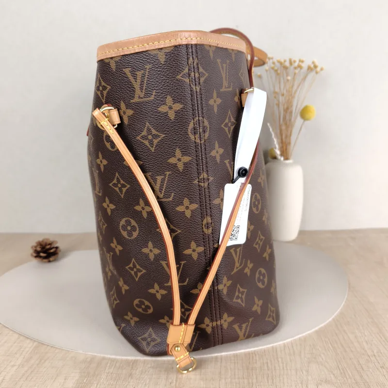 Louis Vuitton Shoulder Bag Neverfull Monogram PVC Medium 31 × 14 × 28 cm — detail view 11 of 11