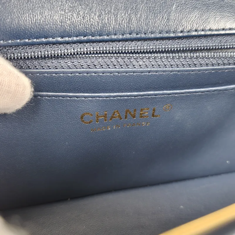Chanel Crossbody Bag Classic Flap Large Mini CF Mini Blue mini20 × 6 × 12 cm — detail view 3 of 13