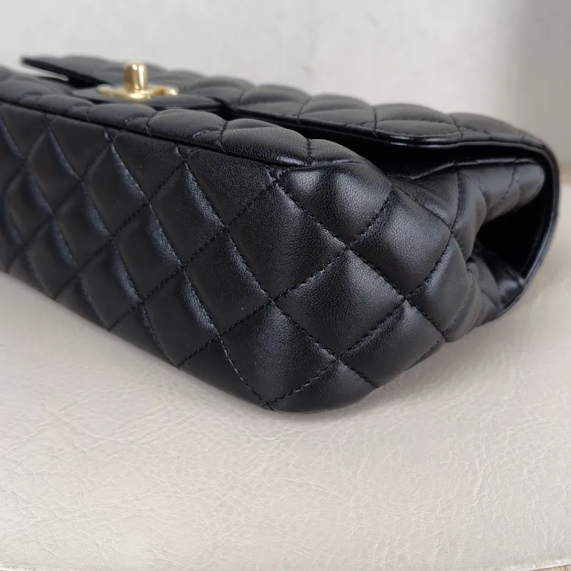 Chanel Crossbody Bag cf Black Lambskin One Size 23.5 × 7 × 14.5 cm Microchip Edition — detail view 2 of 14