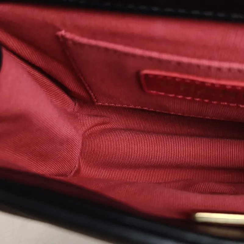 Chanel Crossbody Bag Crossbody Bag Black Calfskin One Size18.5 × 7 × 13 cm — detail view 6 of 11
