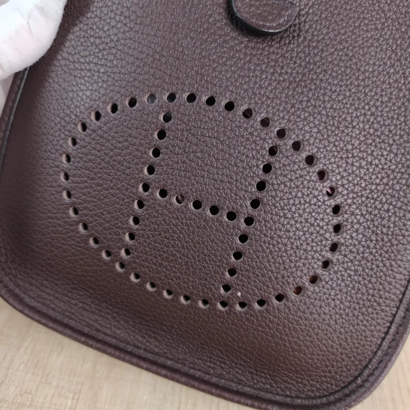 Hermès Crossbody Bag Evelyne Mini 16 Mini 16 0G Taurillon Clemence TC Calfskin Mini 17 × 5.5 × 18 cm B — detail view 5 of 11