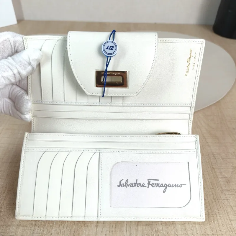 FERRAGAMO Wallet Wallet White Calfskin 18 × 2 × 9 cm — detail view 2 of 9