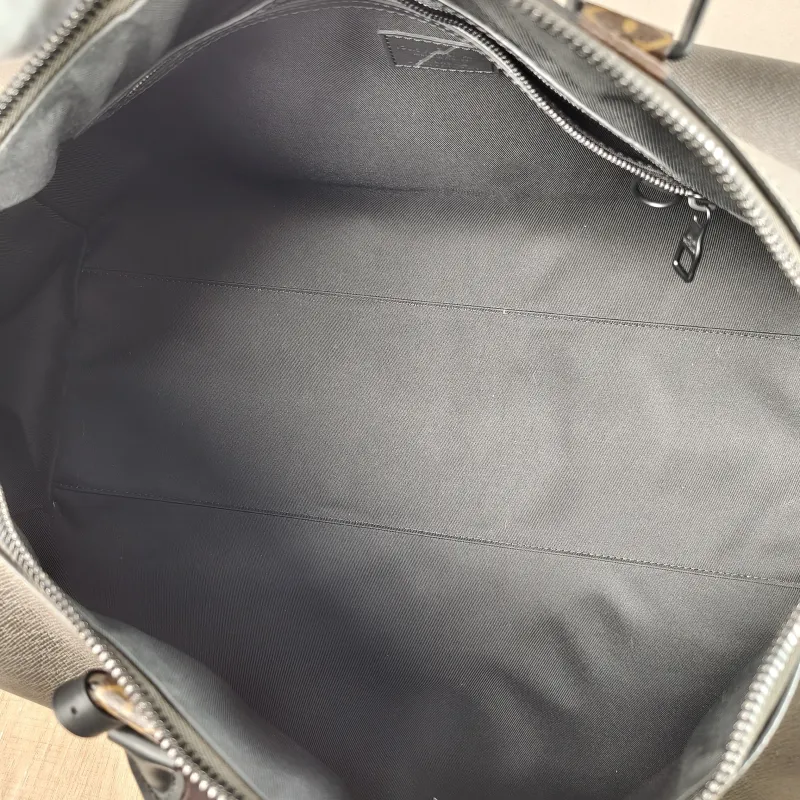 Louis Vuitton Top Handle Bag Keepall 50 Shoulder Strap Edition Green Calfskin One Size 50 × 23 × 29 cm — detail view 13 of 15