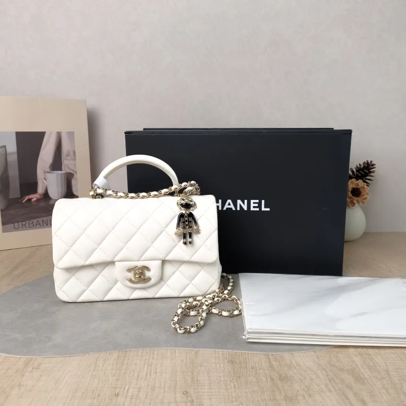 Chanel Crossbody Bag mini White Lambskin mini 20 × 6 × 12 cm — cover view 2 of 6