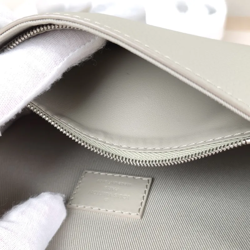 Louis Vuitton Crossbody Bag Fastline Messenger Bag Green Calfskin Mini 17.3 × 7 × 12 cm — detail view 13 of 13