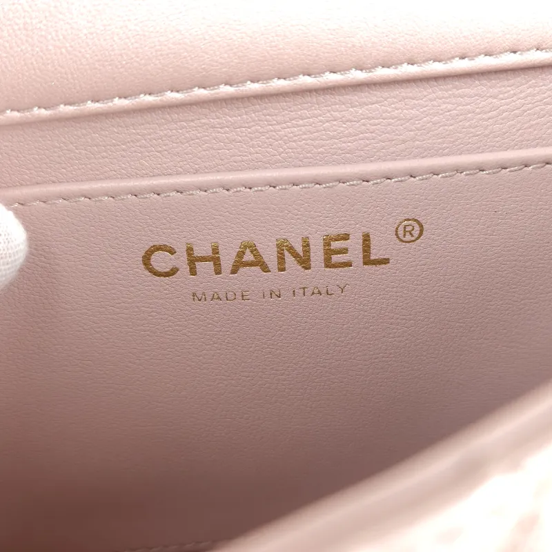 Chanel Crossbody Bag24p Pearl Pink Lambskinmini17 × 5 × 13 cm — detail view 2 of 15