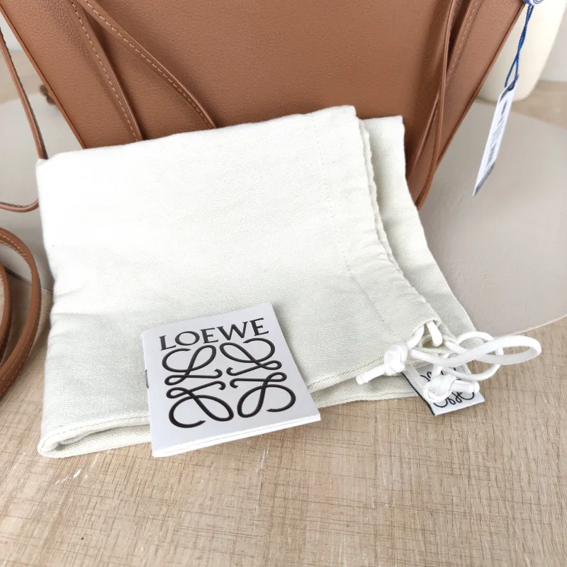 LOEWE Shoulder Bag Calfskinmini28 × 9.5 × 17 cm — detail view 3 of 12