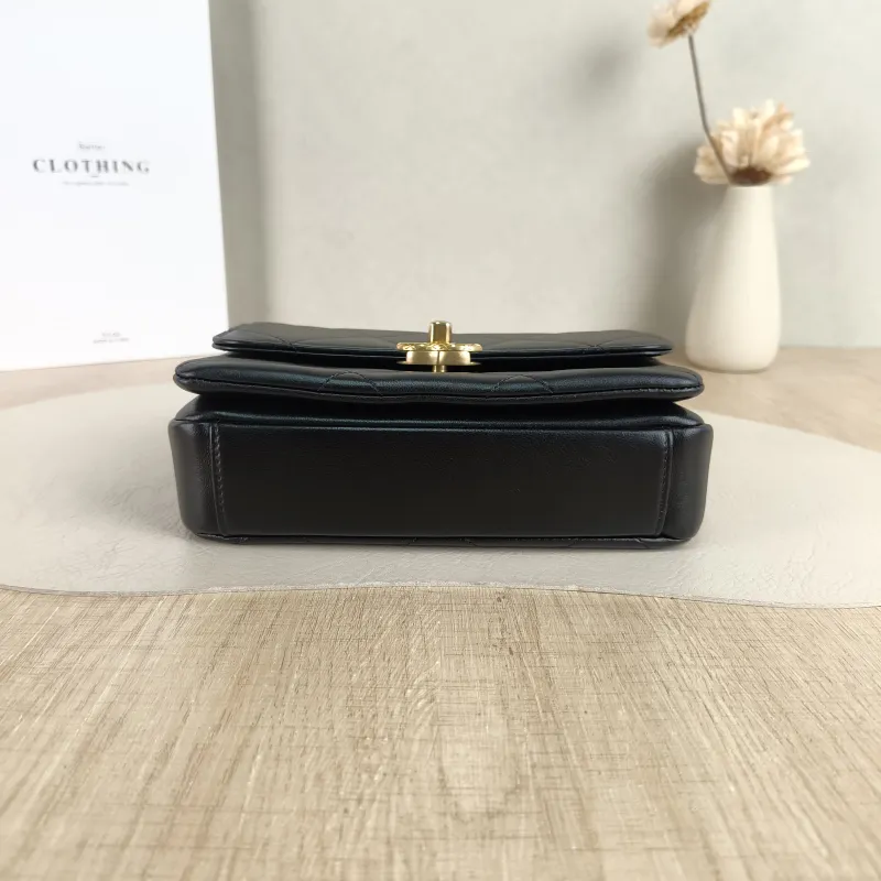 Chanel Crossbody Bag Black Calfskin 19 × 5.5 × 11 cm Microchip Edition — cover view 3 of 5