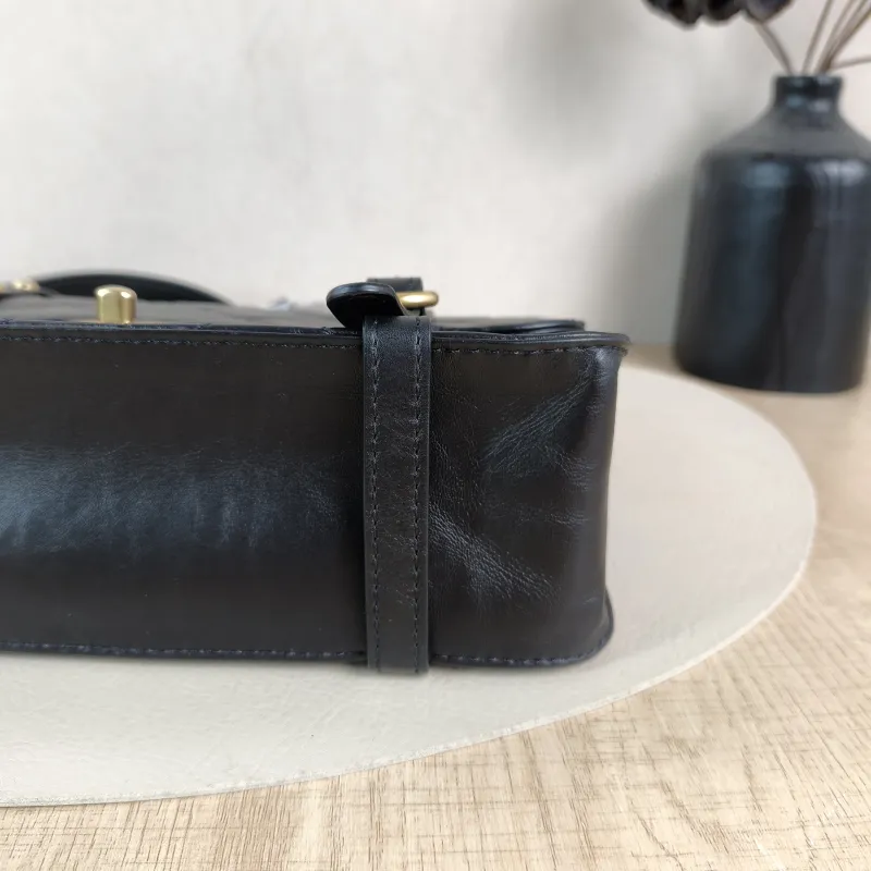 Chanel Crossbody Bag21b Black Calfskin One Size25 × 8 × 17 cm — detail view 4 of 13
